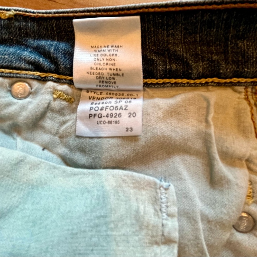 Old Navy The Flirt Bootcut Jeans Women's Sz 14S Blue 5-Pocket Low Rise, Raw Hem - Picture 5 of 9